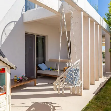 Domino Villa